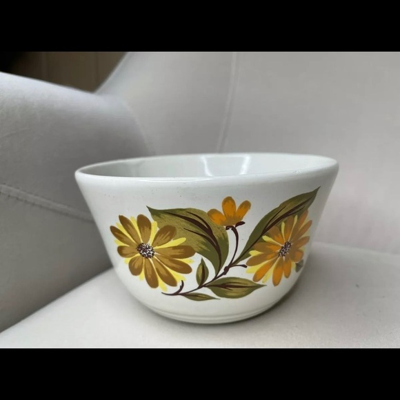 Vintage 70s Capri Bake Serve N Store Stoneware Mixing Bowl RETRO Daisy Flowers - Picture 1 of 4